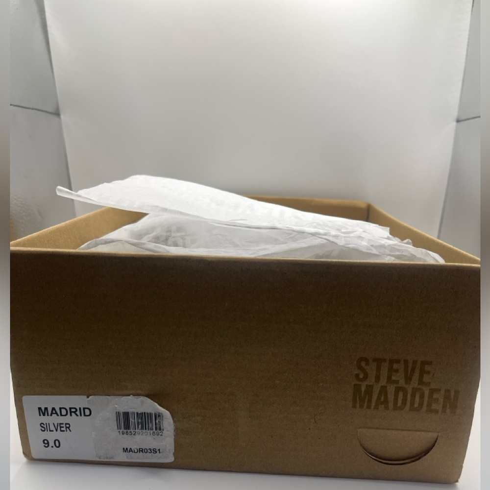 NEW Steve Madden Madrid Silver Sneakers Size 9 - Picture 10 of 13